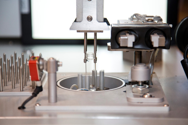 实验室自动化与机器人的全天候应用分析